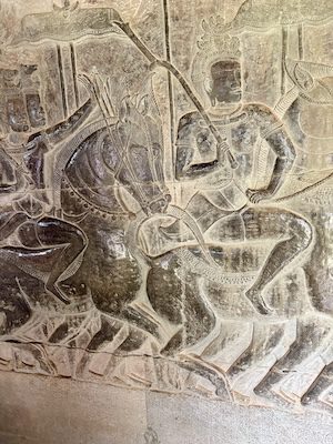 Płaskorzeźby w Angkor Wat przedstawiające sceny z Ramajany i Mahabharaty